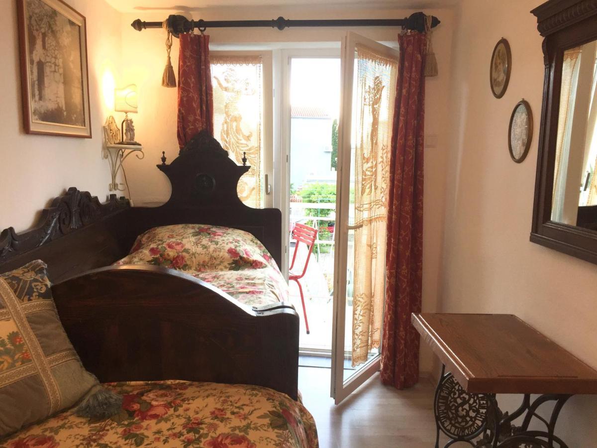 Ferienwohnung Vintage House For Rent 60M From Sea Baška Voda Exterior foto